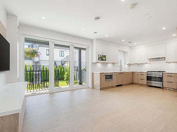 3rd image of 2972 Venables St