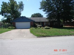 2702 W Dogwood St, Siloam Springs, AR 72758