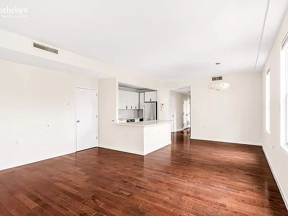 4th image of 52 3rd Ave APT 4C