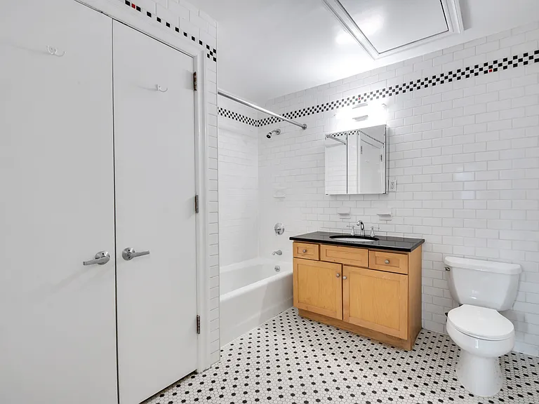 37 W 54th St #PHB — Photo 14