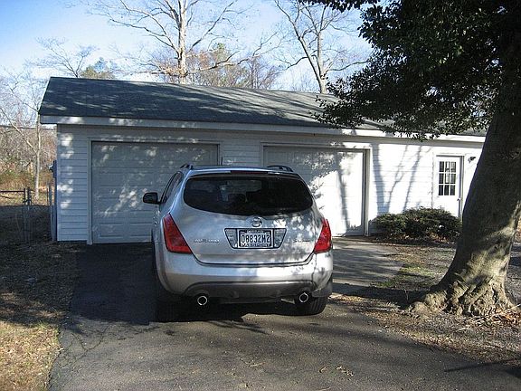 2+ Gar Garage with woodstove
