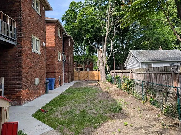 714 Elliott St — Photo 10