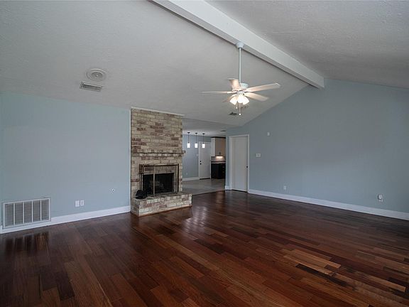 3rd image of 2503 Shady Bayou Ln