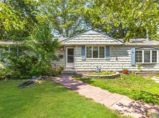 2902 Eagle Ave, Medford, NY 11763