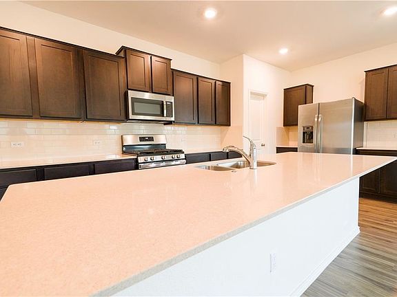 4th image of 933 Wildrye Ct