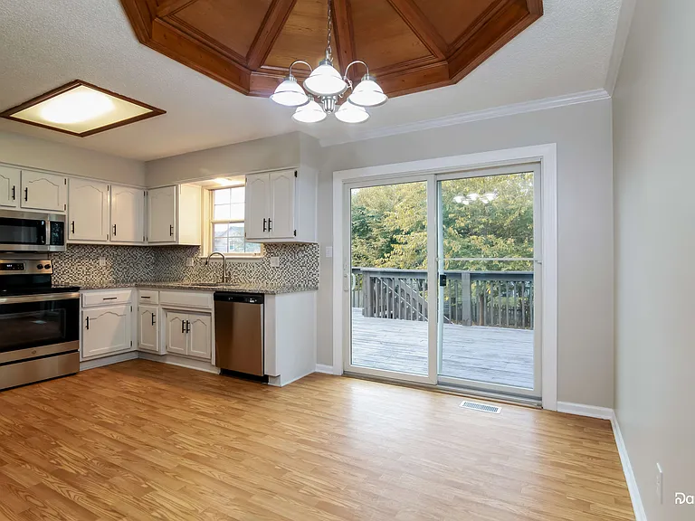 502 Woodson Ln — Photo 6
