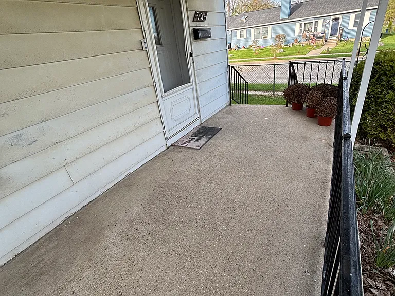 904 Jefferson St — Photo 3