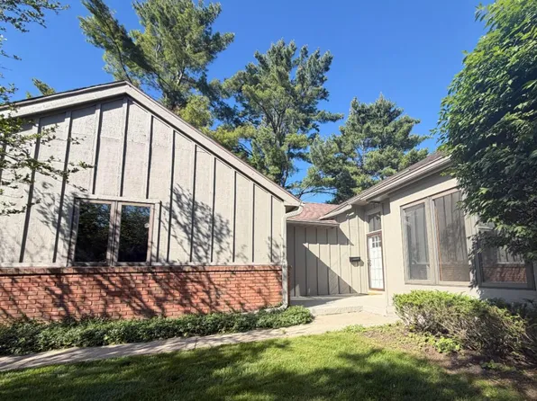 213 Raintree Cir #55, Kalamazoo, MI 49006