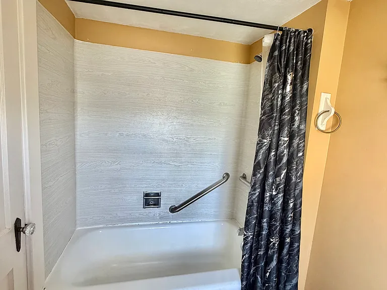 26 Wintworth St #2 — Photo 10