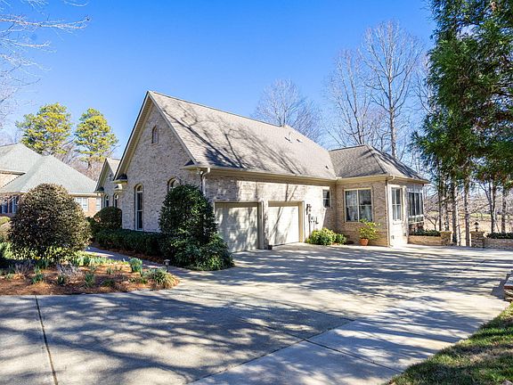 2nd image of 808 Glendevon Ct S