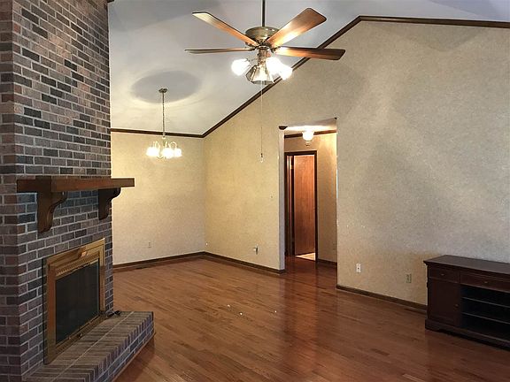 5th image of 216 Cedarwood Trl NW