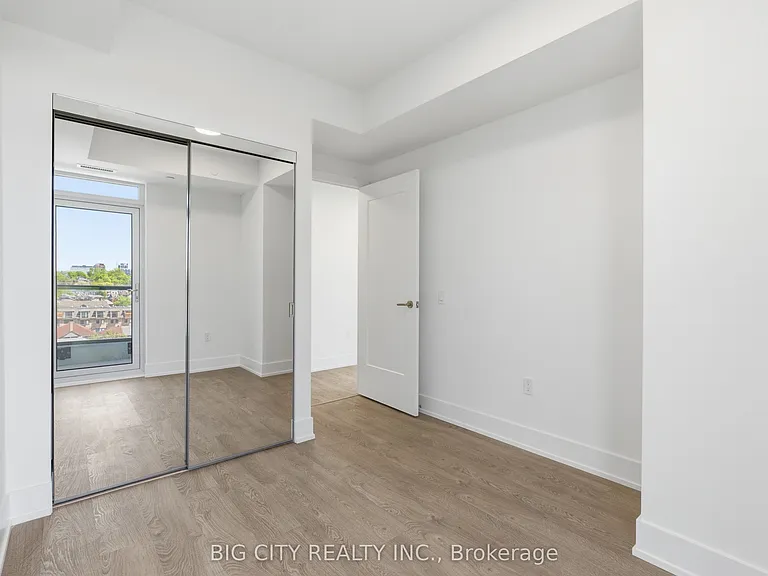 858 Dupont St #705 — Photo 12