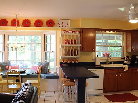 3rd image of 3416 Westridge Cir
