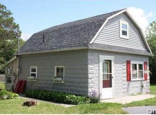 212 Monroe St, Sackets Harbor, NY 13685