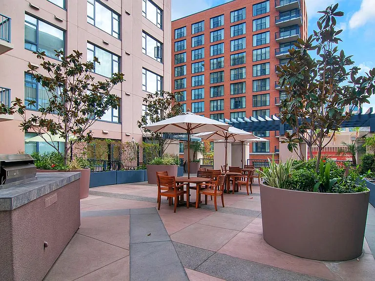 530 K St #814 — Photo 32