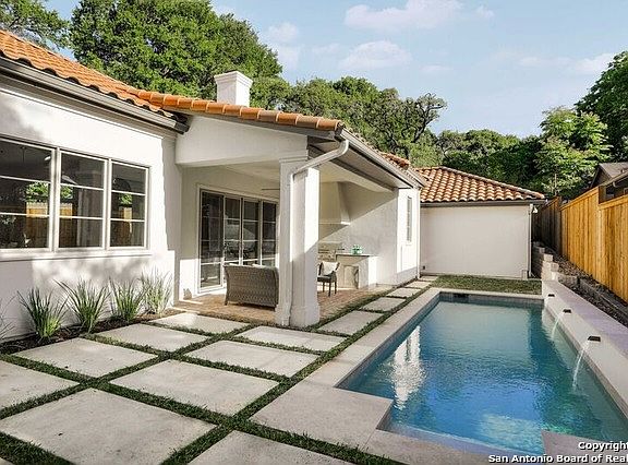 2nd image of 517 Alta Ave