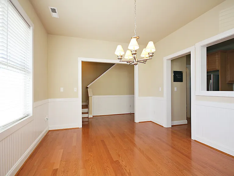 372 Joliet Ct — Photo 2