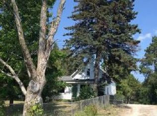979 S Elm St, Suttons Bay, MI 49682