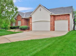 7906 W Meadow Knoll Cir, Wichita, KS 67205