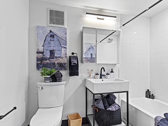 3rd image of 708 22nd St #125