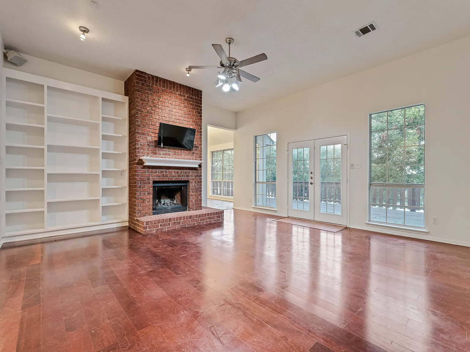 4 bed, 3.0 bath, 2139 sqft, $3,100 — Photo 4