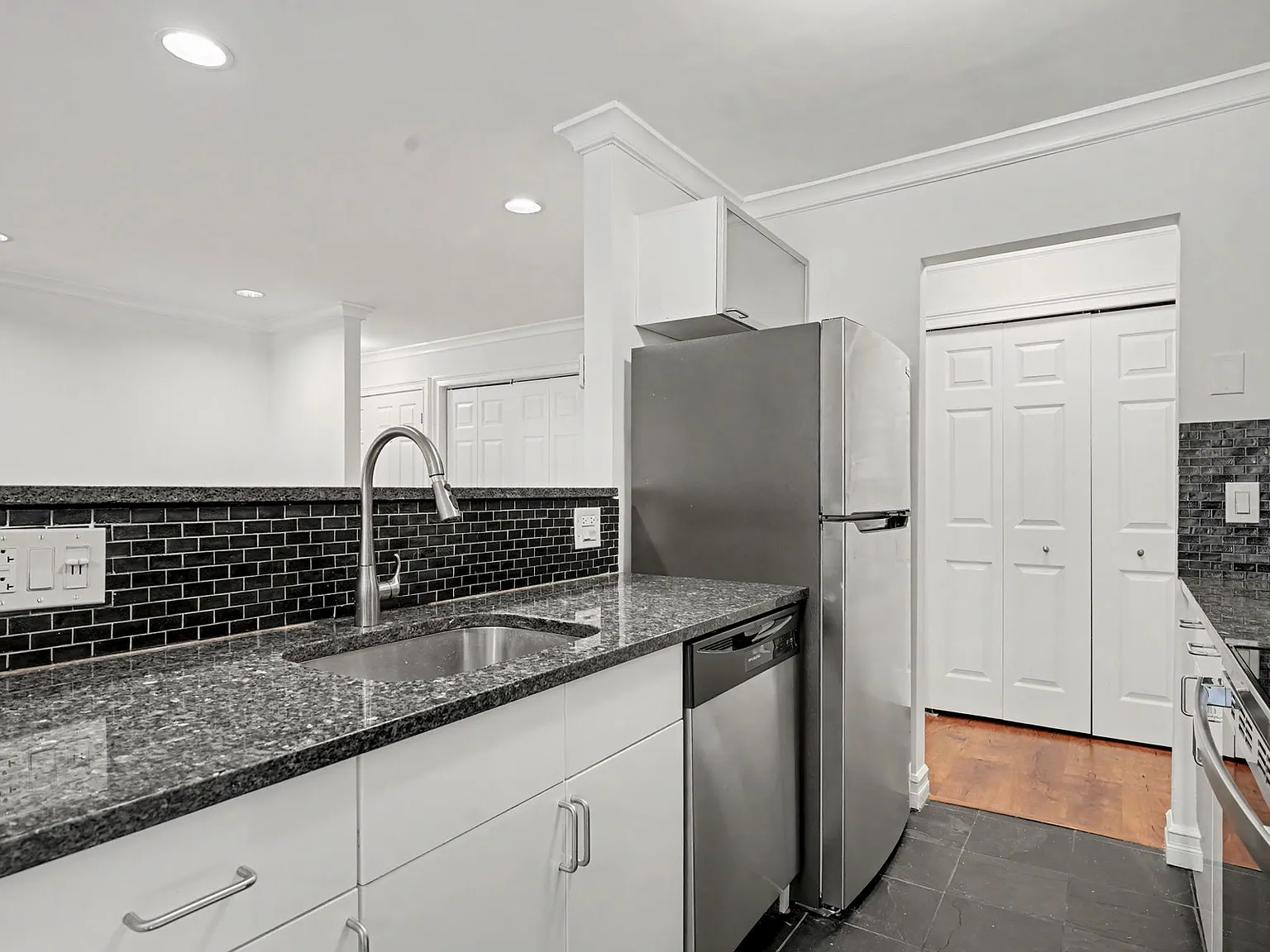 1 bed, 1.0 bath, 954 sqft, $2,700 — Photo 3