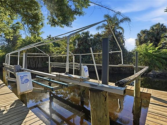 2nd image of 1939 Flamingo DR