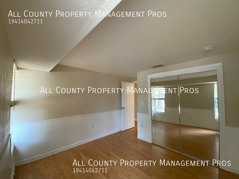 856 32nd St — Photo 11