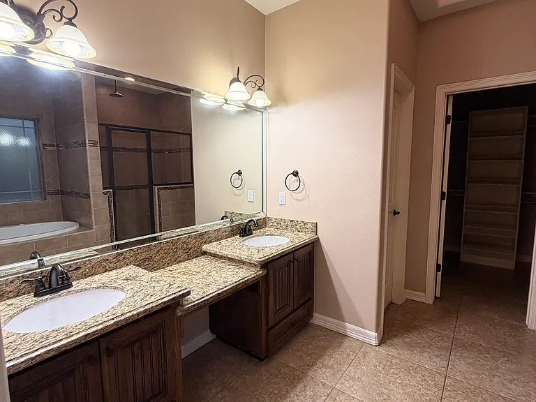 1501 Granada Cir — Photo 12