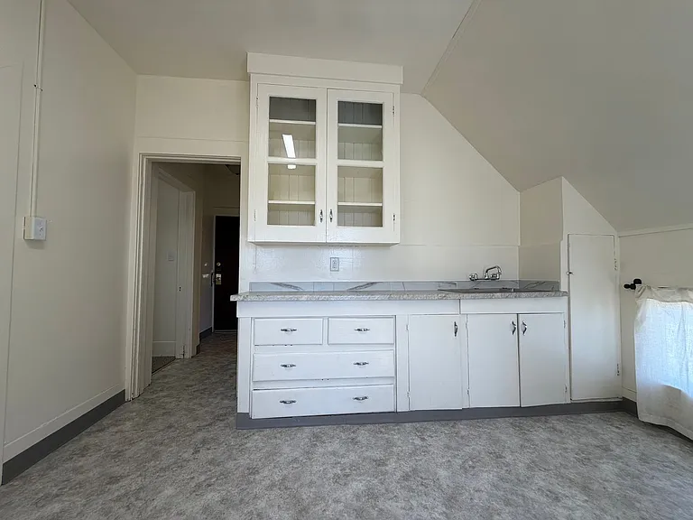 1225 G St — Photo 11