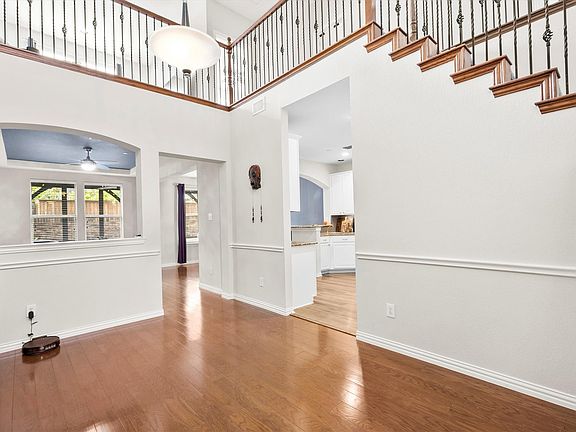 5th image of 834 Apple Hill Dr