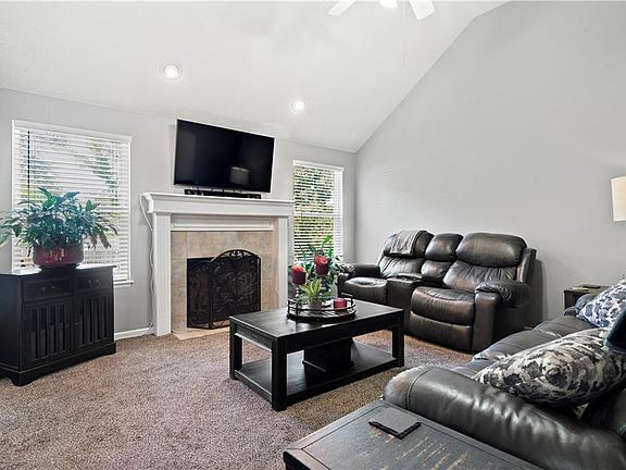 2nd image of 1817 SE Kenwood Dr