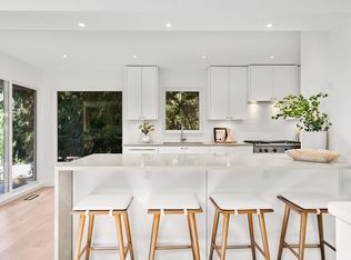 5061 Bear Ln, West Vancouver, BC V7W1L2