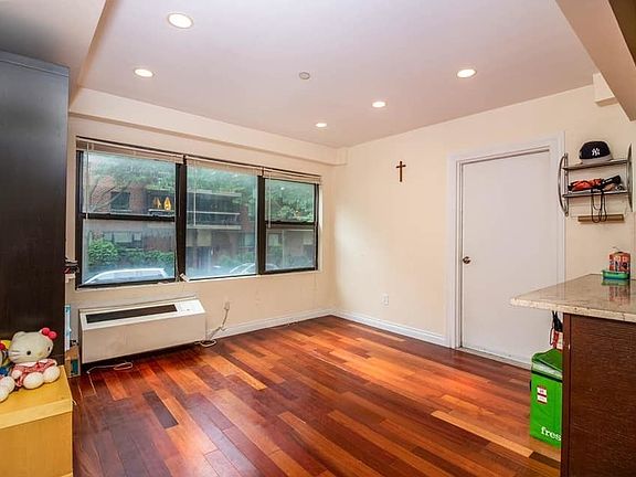 4th image of 71-19 162nd St Unit 1H