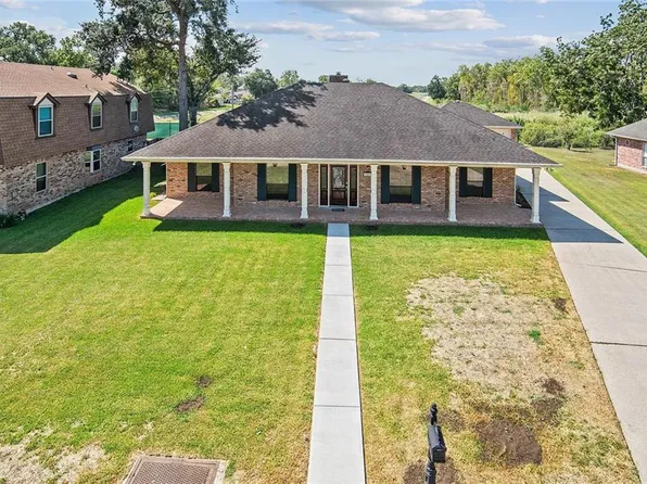 221 Demandre St, Belle Chasse, LA 70037