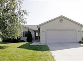 1040 S Apple Ct, Plainwell, MI 49080