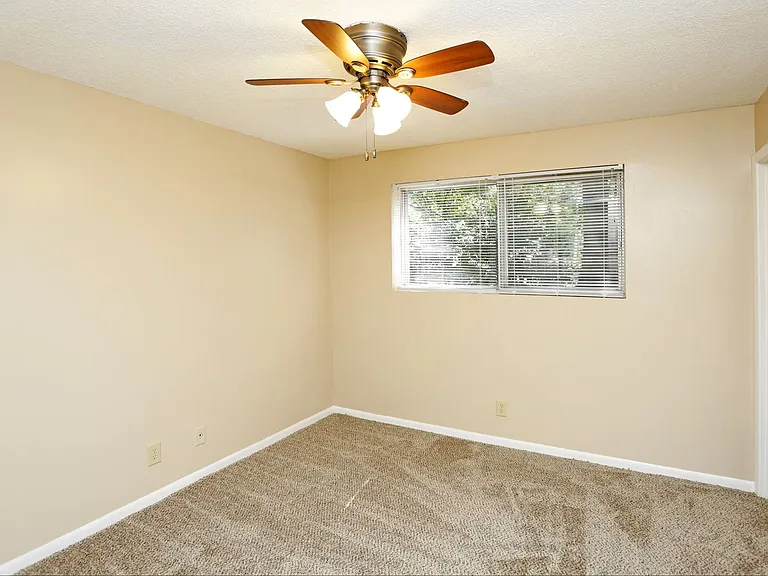 West Glen Apartments — Photo 3