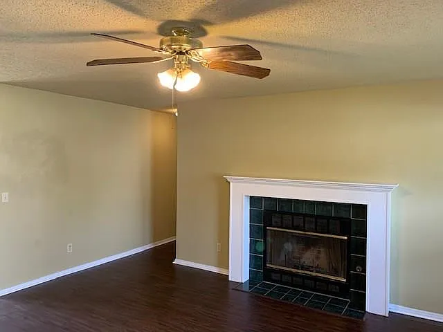 3 bed, 1330 sqft, $1,495 — Photo 2