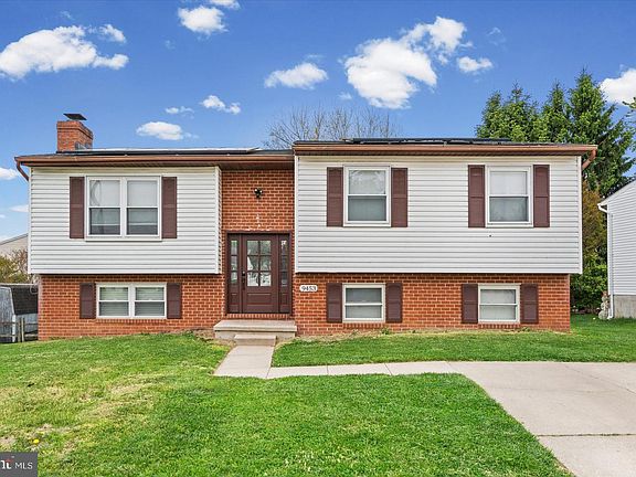 3rd image of 9453 Seven Courts Dr