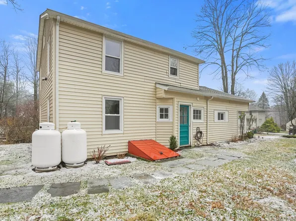 152 Portland Ave, Redding, CT 06896