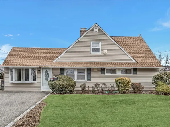 60 Barrister Road, Levittown, NY 11756