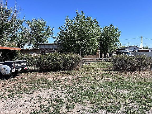 3rd image of 1104 W Merchant Ave