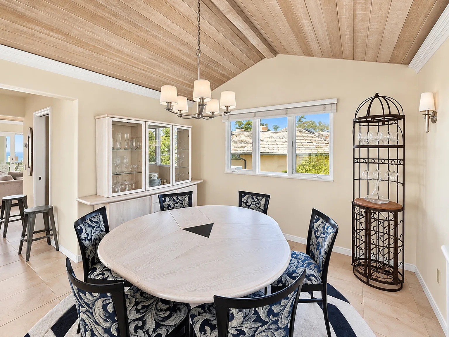 3 bed, 2.5 bath, 1800 sqft, $15,000 — Photo 3