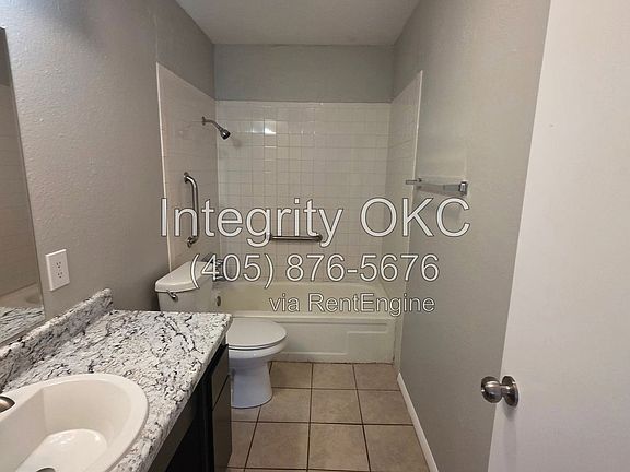 3rd image of 3901 N Rockwell Ave #122