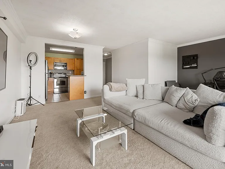 205 Yoakum Pkwy #902 — Photo 4
