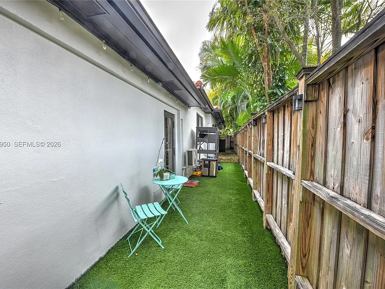 110 N 16th Ave — Photo 20