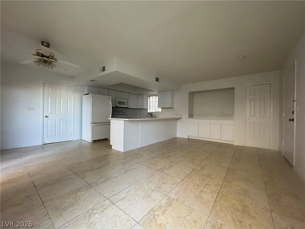 2 bed, 2.0 bath, 964 sqft, $1,350 — Photo 3