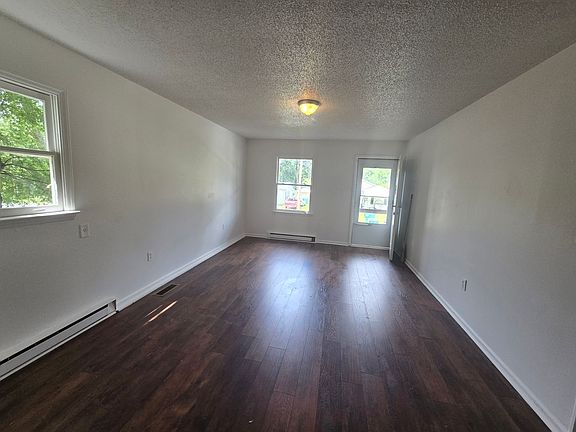 5th image of 105 Chase Ave