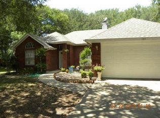 909 Oak Valley Rd, Burleson, TX 76028