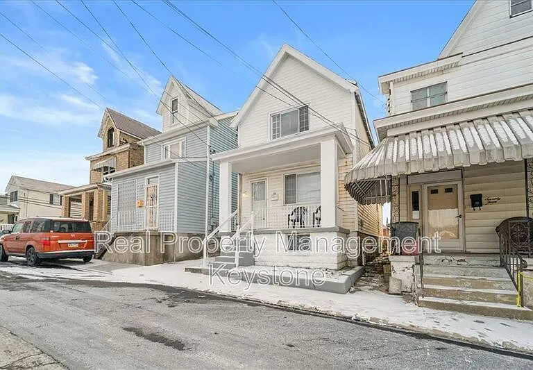 71 McKinnie Ave — Photo 2